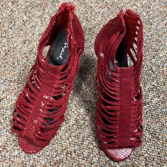 Qupid red snakeskin open toe heels. 7.5 4” heels - Picture 2 of 9